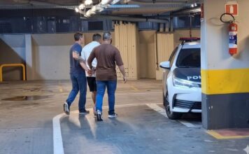 Homem foi preso em flagrante depois de tentar vender celular roubado para a própria vítima