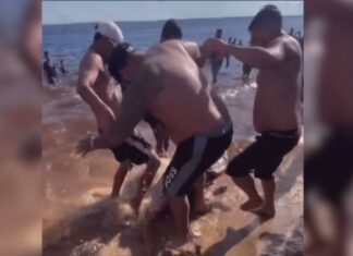 Homem suspeito de importunar criança é agredido por grupo na Ponta Negra