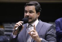 Capitão Alberto Neto cobra Itamaraty sobre amazonenses retidos em Dubai após escalada do conflito no Oriente Médio