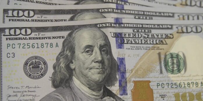 Dólar sobe e fecha a R$ 5,16 após ataques no Oriente Médio