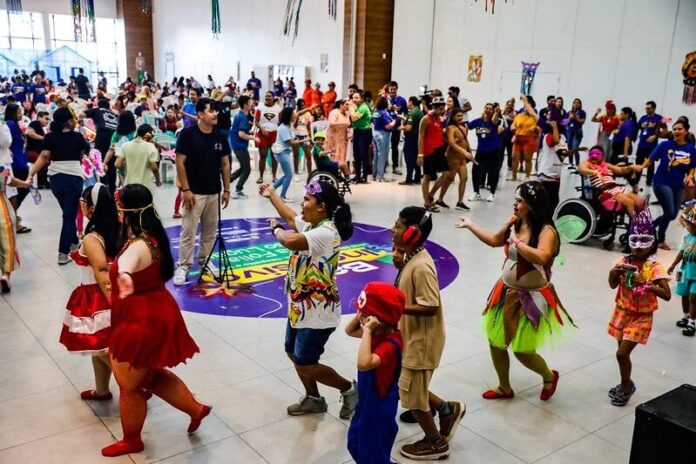 Governo do Amazonas promove 4º Baile Inclusivo com festa carnavalesca no Vasco Vasques