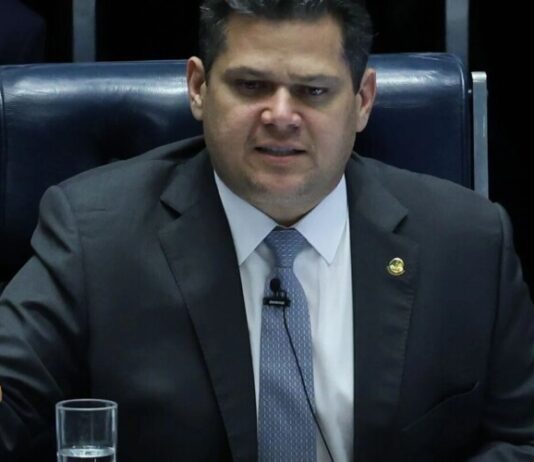 Alcolumbre mantém sessão da CPMI do INSS que quebrou sigilo de Lulinha