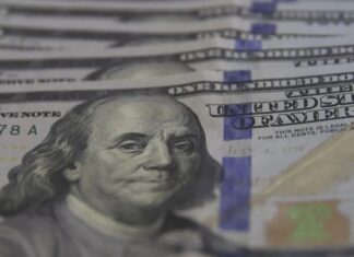 Dólar recua para R$ 5,21 em dia de correção nos mercados