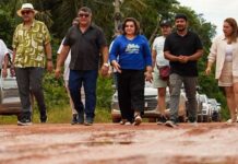 Em passagem por Iranduba, Professora Maria do Carmo mostra precariedade do ramal do Janauari