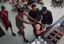 Grupo ligado ao Flamengo invade sorveteria e obriga corintiano a tirar camisa