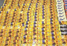 Dupla é presa após furtar sandálias e chocolates em comércios