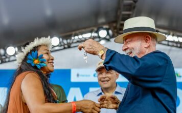 Em Manaus, Lula troca modelo da jornada e fala em escala “6×2” ao comentar PEC