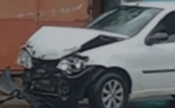 Acidente entre carros é registrado em trecho da rua Hibisco no Nova Vitória em Manaus