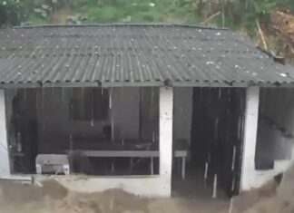 Família perde bens após enxurrada invadir residência em Manaus