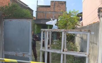 Avião cai em área residencial de Nova Iguaçu, no Rio, e piloto morre