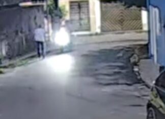 Mulher é rendida e assaltada por criminoso em moto na zona sul de Manaus