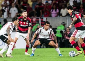 Com gol de Pedro, Flamengo bate o Estudiantes e segue na briga pela melhor campanha do grupo