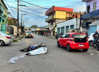 Acidente na zona oeste de Manaus deixa motociclista morto em colisão com micro-ônibus no Nova Esperança