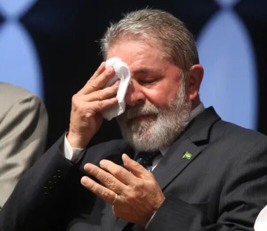 Um em cada oito eleitores acredita que Lula foi substituído por clone ou sósia, aponta pesquisa