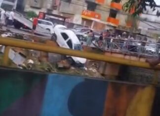 Veículo despenca dentro de igarapé durante a madrugada na Compensa