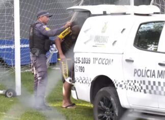 Partida entre Amazonas e Ferroviária é paralisada e torcedor acaba preso por ofensa racista