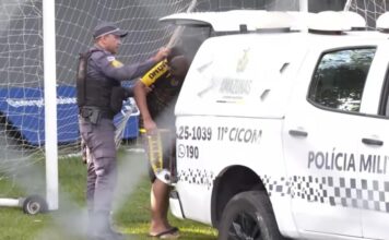 Partida entre Amazonas e Ferroviária é paralisada e torcedor acaba preso por ofensa racista