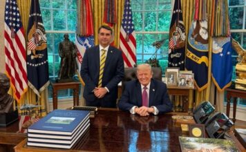 Em reunião nos EUA, Flávio Bolsonaro solicita a Trump enquadramento de PCC e Comando Vermelho como terroristas