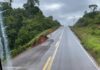 BR-174 tem trecho afetado por desabamento e tráfego segue em sistema pare e siga