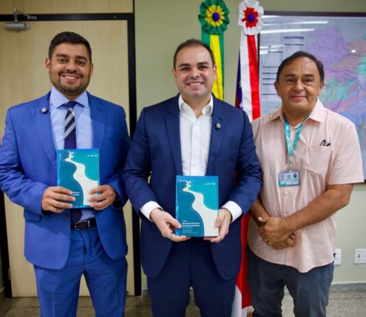 Governador Roberto Cidade assina convênio para repasse da segunda parcela para elaboração do Plano Diretor da Bacia Hidrográfica do Rio Tarumã-Açu