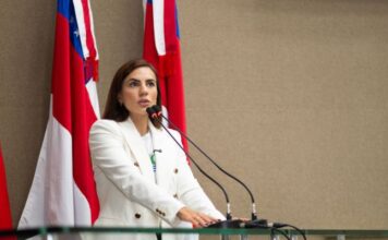 Na tribuna da Aleam, Débora Menezes defende homeschooling, aponta falhas do ensino público e cobra votação urgente do PL 3.179/2012 no Senado