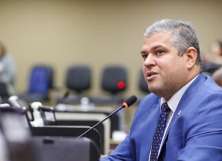 Por unanimidade, TRE-AM mantém cassação de Elan Alencar e confirma posse de Glória Carratte