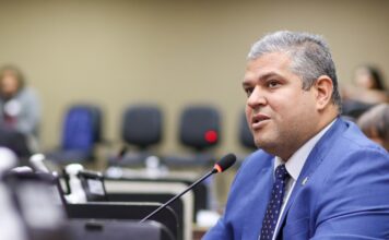 Por unanimidade, TRE-AM mantém cassação de Elan Alencar e confirma posse de Glória Carratte