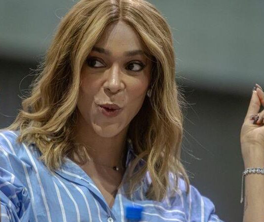 Conselho de Ética aprova processo que pode suspender mandato da deputada trans Erika Hilton