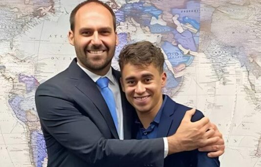 Nikolas Ferreira reprova condenação de Eduardo Bolsonaro