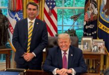 Flávio Bolsonaro afirma que solicitou a Donald Trump suspensão de taxação ao Brasil
