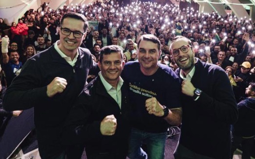 Em livro, Moro detonou Flávio Bolsonaro, que é hoje seu aliado