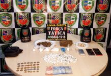 Polícia prende dois homens com drogas durante patrulhamento no bairro Flores, em Manaus