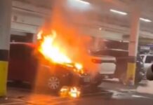 Veículo pega fogo e mobiliza bombeiros em estacionamento de supermercado em Manaus