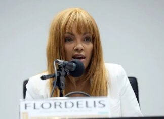 Ex-deputada Flordelis enfrenta cobrança judicial por débito de R$ 6,2 mil