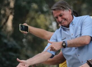 Bolsonaro terá de entregar dez armas à Polícia Federal após decisão de Alexandre de Moraes
