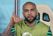 Daniel Alves afirma que encontrou mais felicidade na prisão do que no futebol