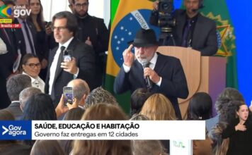 Lula exibe dedo do meio em evento no Planalto e dispara: “Não paga p**** nenhuma”