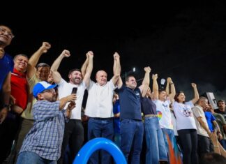 “Não vou me curvar à velha política”, diz Roberto Cidade ao reunir multidão na zona Sul de Manaus