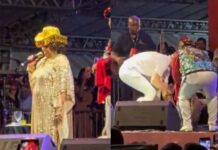 Alcione cai durante show e é socorrida pela produção no Maranhão