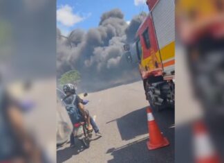 Fogo de grandes proporções atinge região da Avenida Margarita e assusta moradores em Manaus