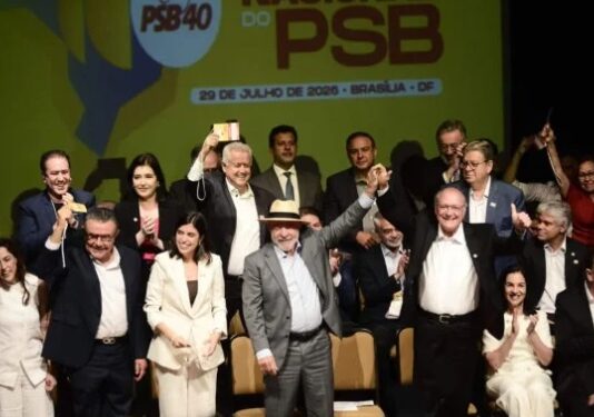Lula chama Bolsonaro de ‘homicida’ em convenção do PSB que oficializou Alckmin como seu vice