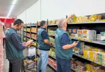 Fiscalização do Procon retira mais de 650 produtos irregulares de supermercados em Manaus