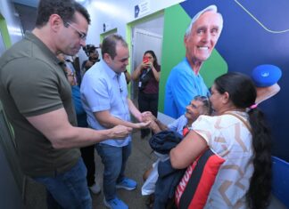 Governador Roberto Cidade acompanha ações de saúde voltadas a crianças e idosos neste sábado