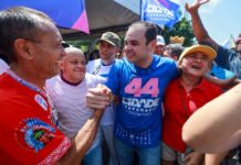Em Manacapuru, Roberto Cidade mobiliza mais de quatro mil apoiadores na manhã do primeiro dia de campanha