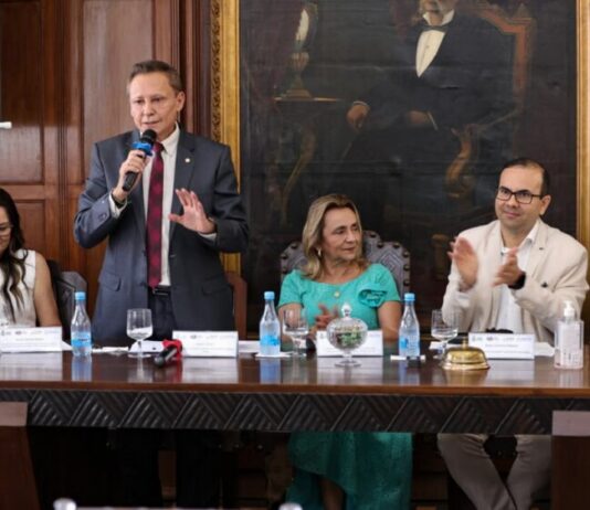 Presidente da Aleam, Adjuto Afonso, destaca empreendedorismo feminino em encontro com mulheres empresárias