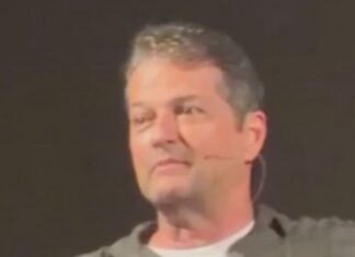 Durante peça, Marcelo Serrado brinca sobre calor no Teatro Amazonas: “Isso é Manaus”