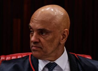 Técnico da Claro é autorizado por Moraes a entrar na casa de Bolsonaro para reparo