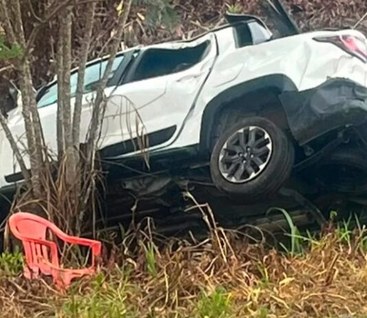 Batida envolvendo dois veículos deixa quatro feridos na BR-174
