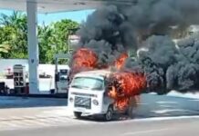 Incêndio atinge Kombi dentro de posto de combustíveis em Iranduba