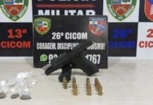 Suspeito é detido com cocaína, maconha e arma após denúncia em campo de futebol